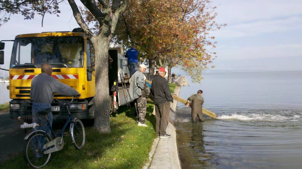 Zajlik a második telepítés Balatonlellén