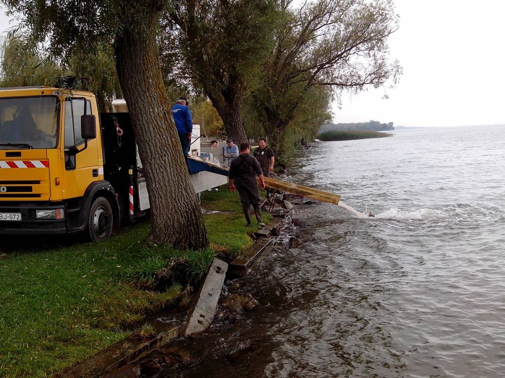 Zajlik a telepítés Balatonszemesen