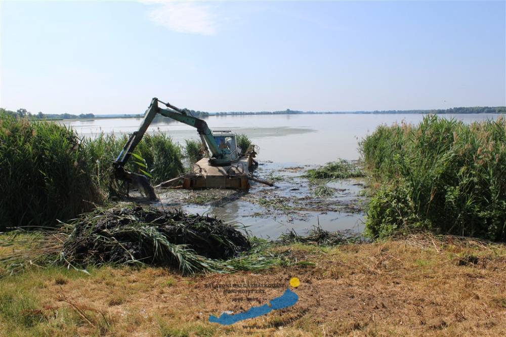 Zajlik a Kis-Balaton horgászhelyeinek kotrása